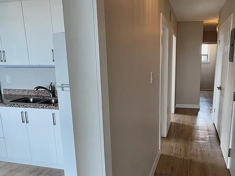 1095 Lakeshore Rd E #2 — Photo 8