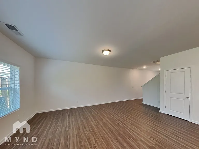 1392 Ben Park Way — Photo 3