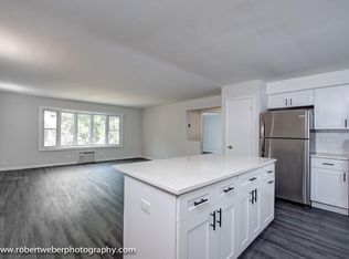 34 S Spring Ave #205, La Grange, IL 60525