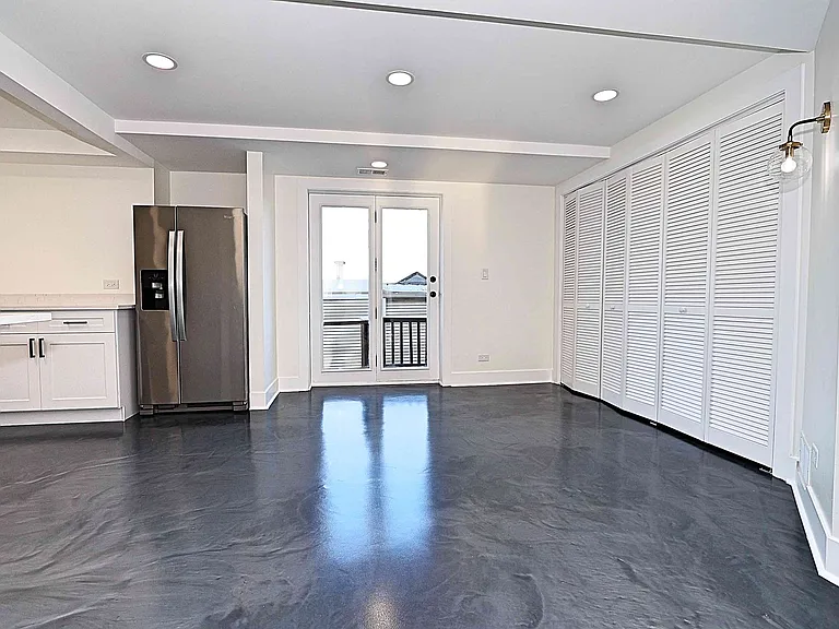 6337 Roosevelt Rd #408 — Photo 2