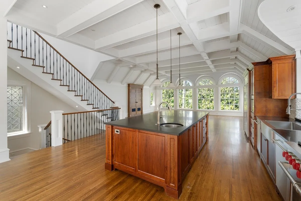 4 bed, 4000 sqft, $15,000 — Photo 3
