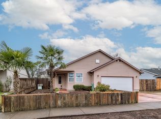 923 W D St, Lebanon, OR 97355