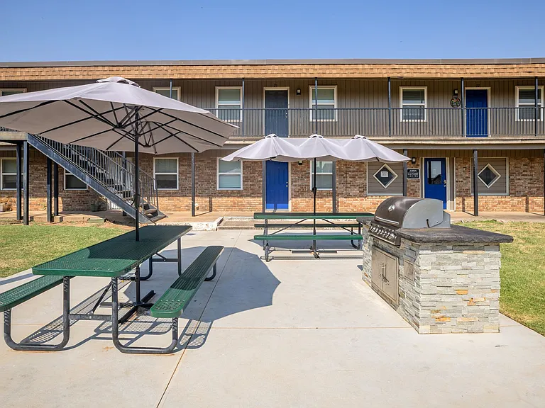 Yukon Heights Apartments — Photo 14