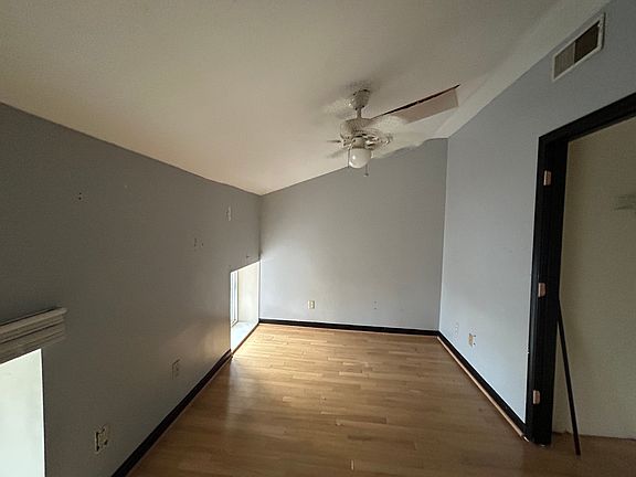 5th image of 819 Lampton St #4