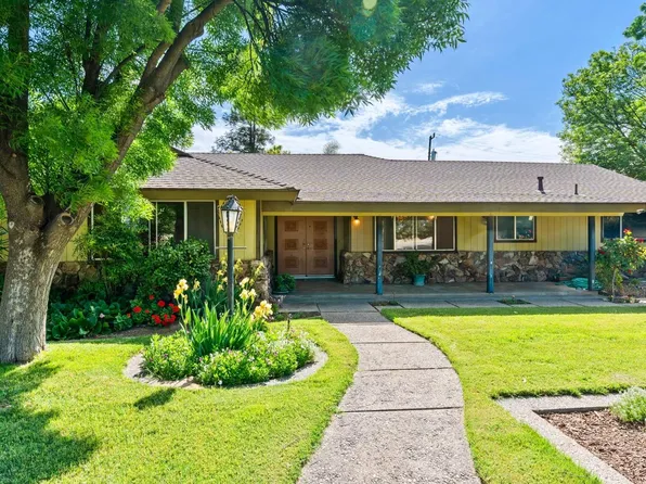 518 N Academy Ave, Sanger, CA 93657