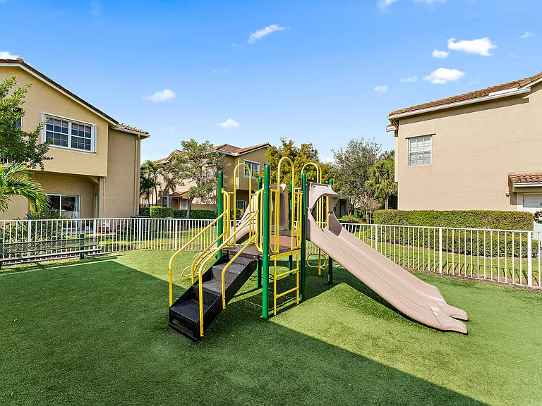 106 Lighthouse Cir #G — Photo 3