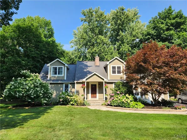 3687 Woodland Dr, Baldwinsville, NY 13027