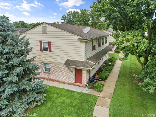 150 Princeton Dr #1, South Lyon, MI 48178