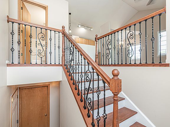 4th image of 1820 Whirlaway Ct