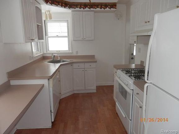 2nd image of 16625 Glenmore St