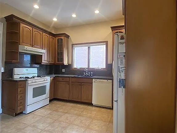 3rd image of 440 83rd St