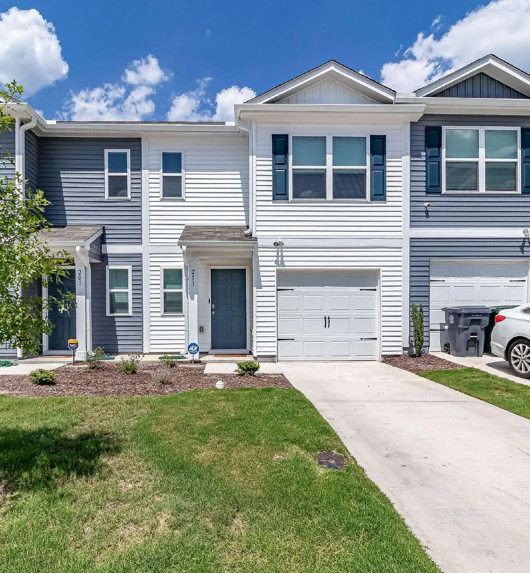 3 bed, 2.5 bath, 1418 sqft, $1,895 — Photo 2