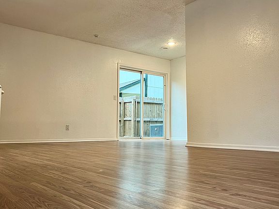 4th image of 2734 N Barcelona Ave