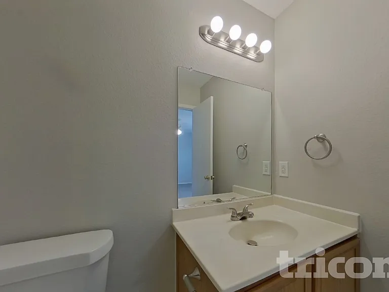 4865 Waterford Dr — Photo 11
