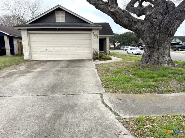 101 Banyan Ct, Victoria, TX 77901