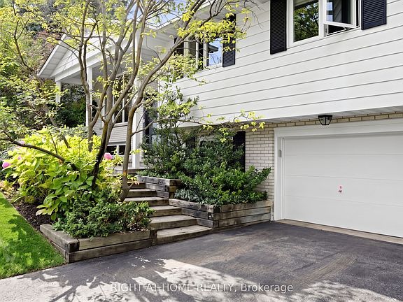 3rd image of 159 Meaford Dr
