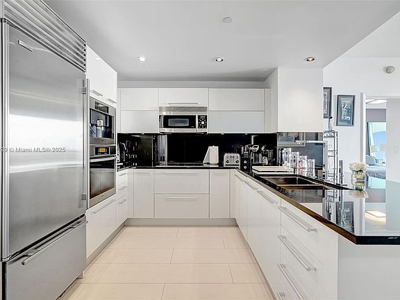 5th image of 17121 Collins Ave APT 2307