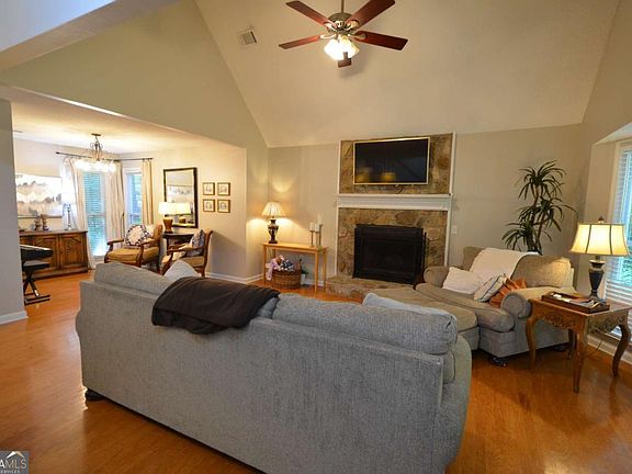 3rd image of 3206 Country Walk Dr