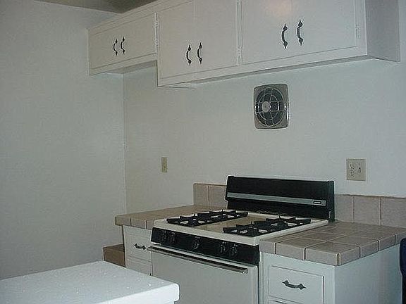 3rd image of 687 Wedgewood Ave APT B