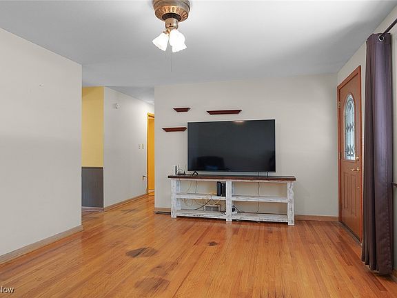 3rd image of 20271 Westwood Park Blvd