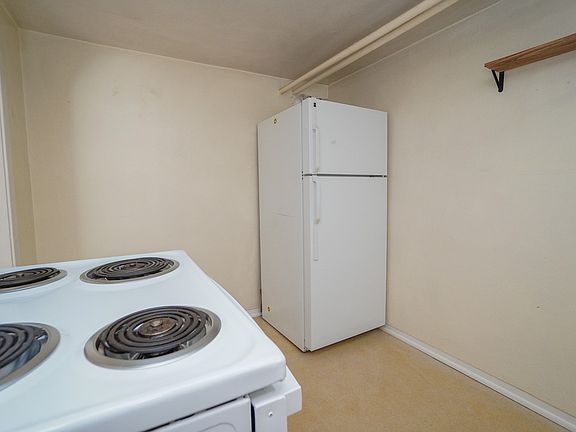 2nd image of 2506 W Woodlawn Ave #4