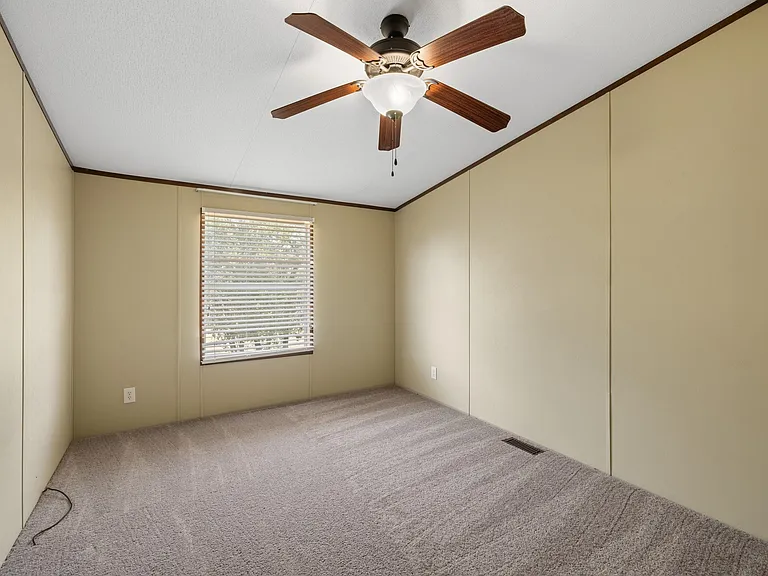 105 Jordan Dr — Photo 21