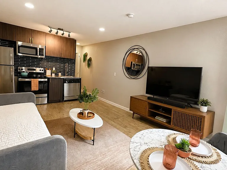 Alma Apartments — Photo 10