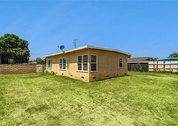 3 bed, 1072 sqft, $2,800 — Photo 3
