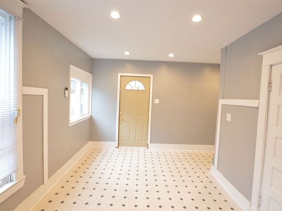 5th image of 2332 Coyner Ave