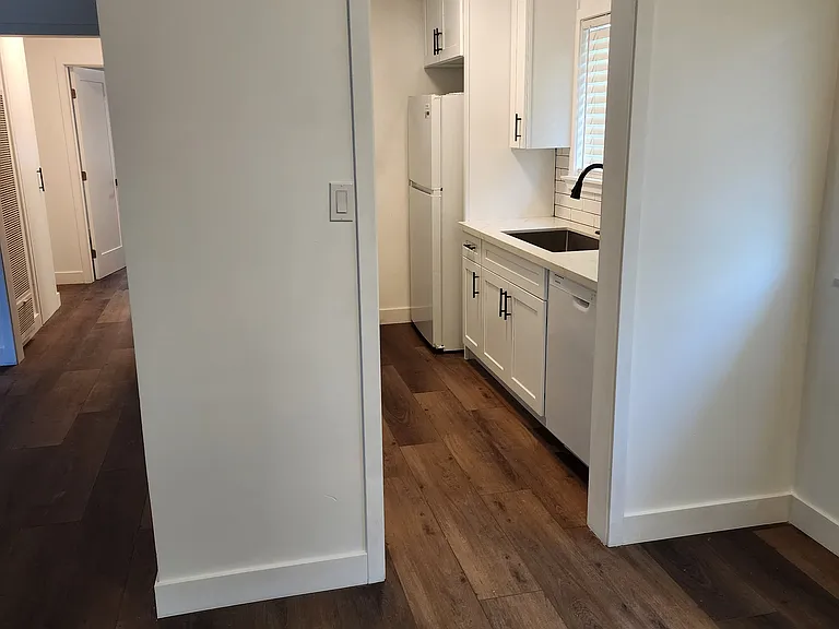 1450 S Orange Grove Ave #4 — Photo 4