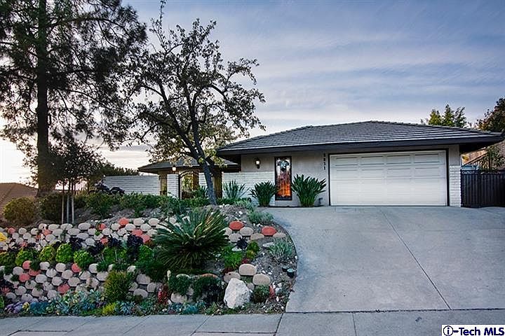 2nd image of 3831 Karen Lynn Dr