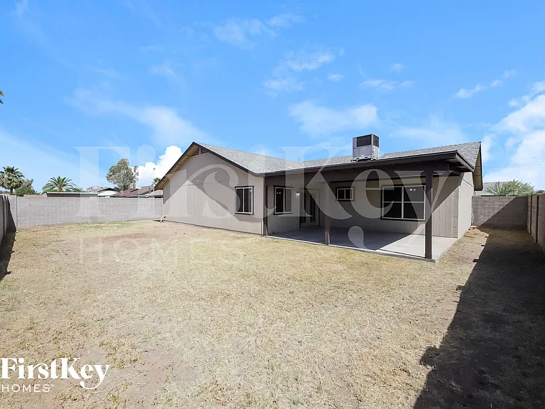 1419 W Ross Ave — Photo 14