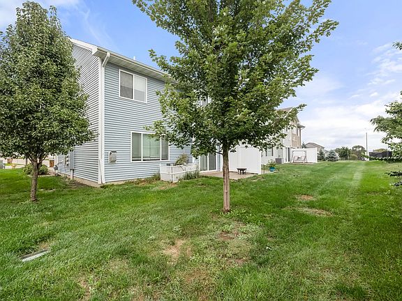 2nd image of 136 Braeburn Ln