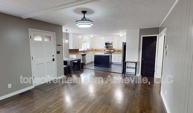 423 Crest Rd — Photo 7