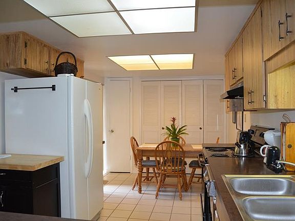2nd image of 407 Meadowood Blvd