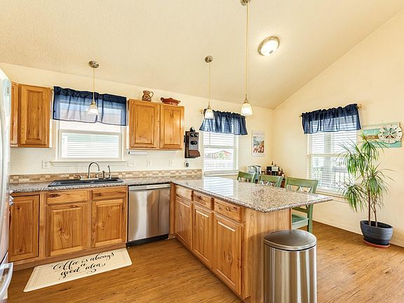 5th image of 429 Seabean St