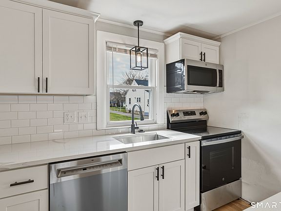 3rd image of 140 Camp Avenue