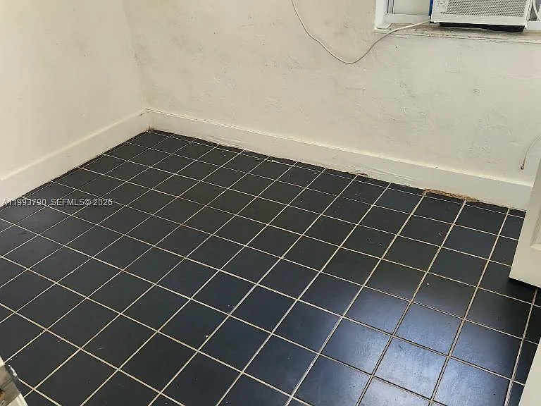 10 NW 28th Way — Photo 5