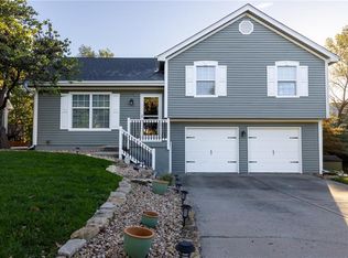 6525 NW Hidden Valley Rd, Kansas City, MO 64152