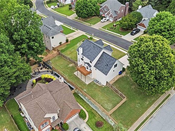2nd image of 3069 Savannah Walk Ln