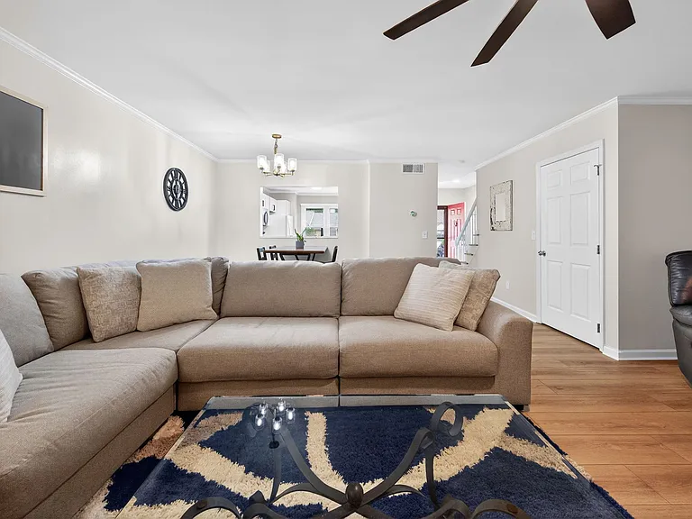 604 Broad Leaf Cir — Photo 9