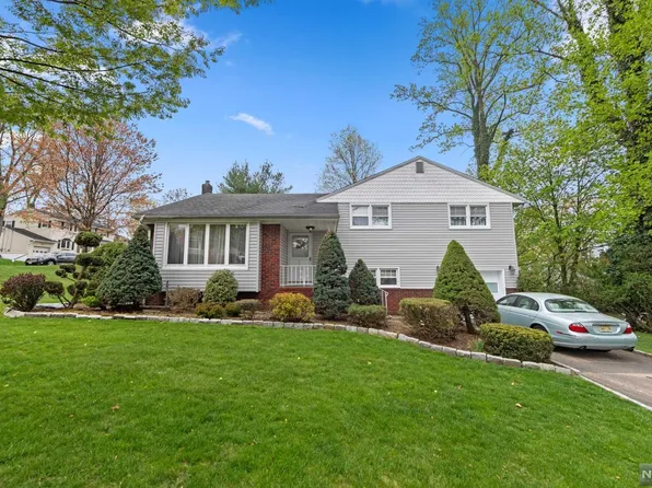 577 Mackay Ave, Oradell, NJ 07649