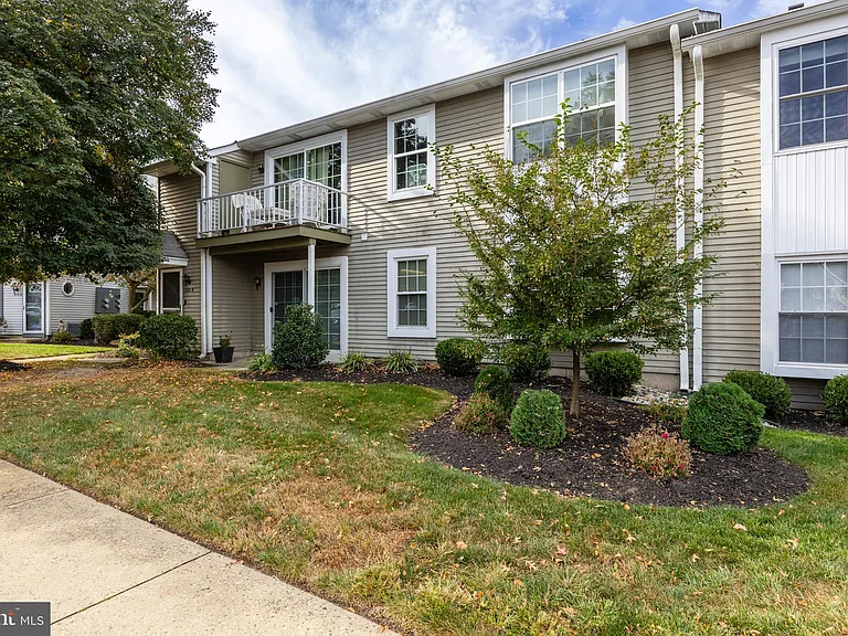 380 Delancey Pl #A — Photo 22