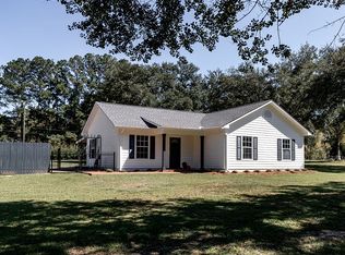 105 Red Bird Ln, Lucedale, MS 39452