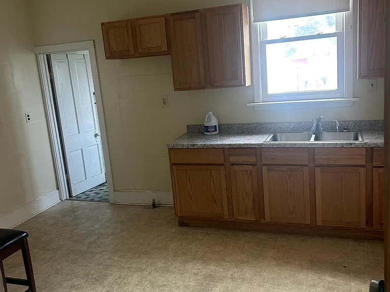 873 Adams Ave — Photo 7