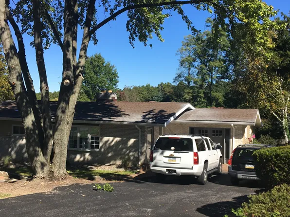 1735 Clover Ln, York, PA 17403