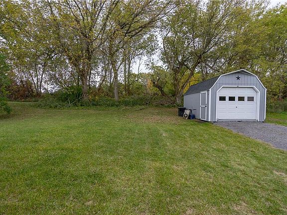 3rd image of 113 Pleasant St