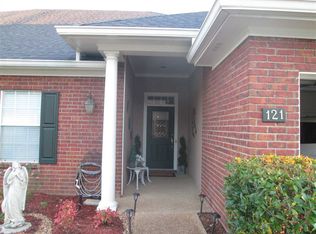 121 Springtree Dr, Brandon, MS 39042