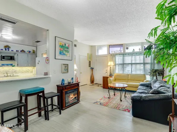 4714 QUARTERLAND Drive, Jacksonville, FL 32207