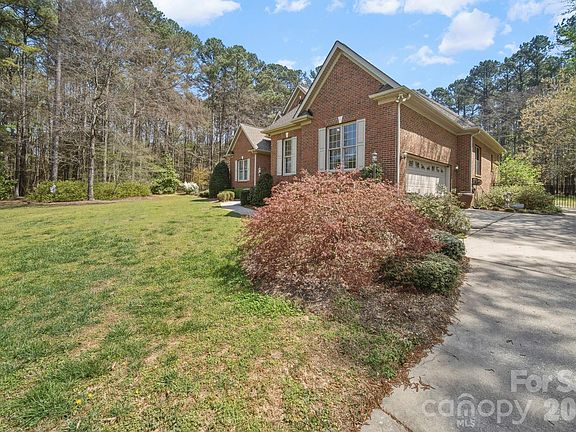 2nd image of 2909 Lakeshore Dr